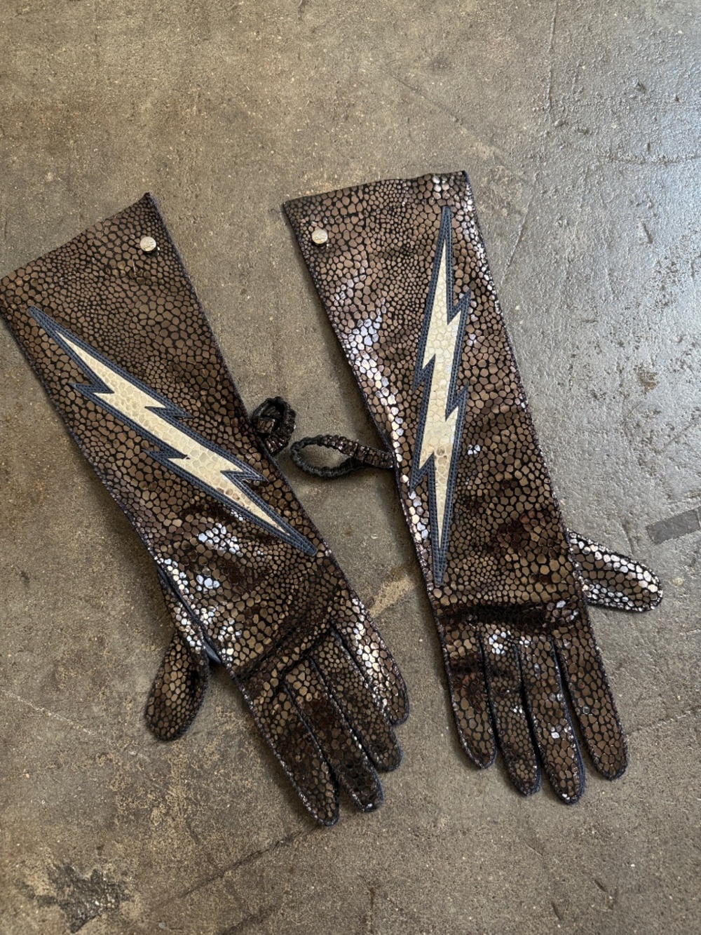 Vivienne Westwood Insane Lightning Bolt Long Leather Gloves w/ engraving - Picture 10 of 10